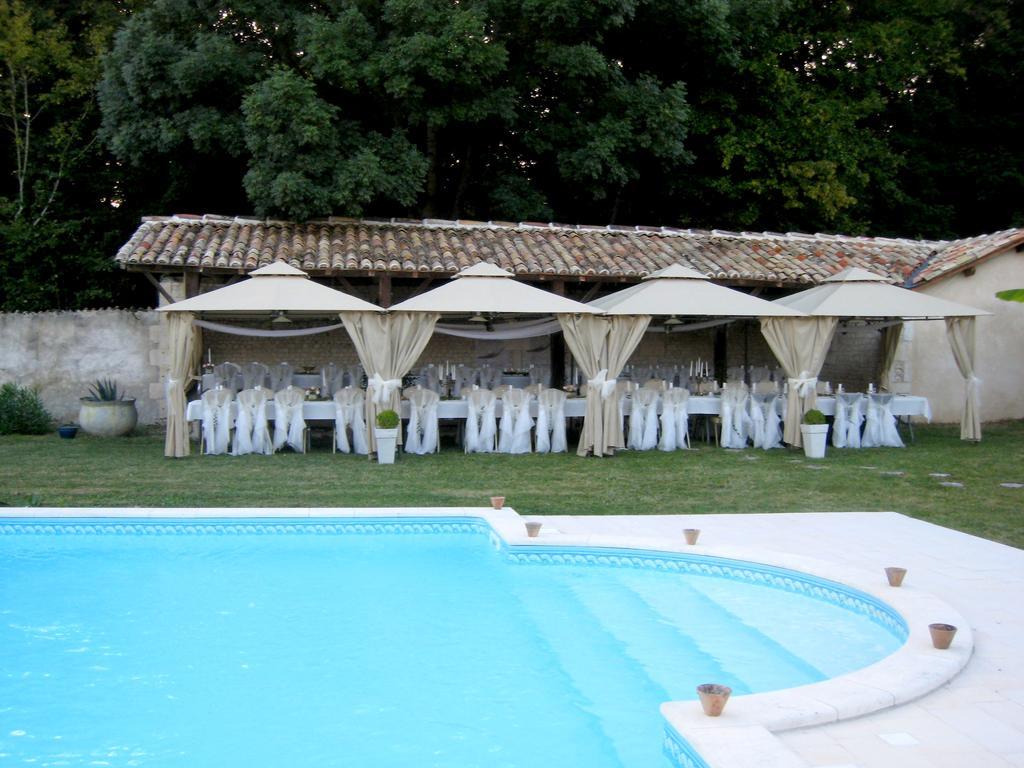 Bed and Breakfast Chateau De Puyrigaud Léoville Exterior foto